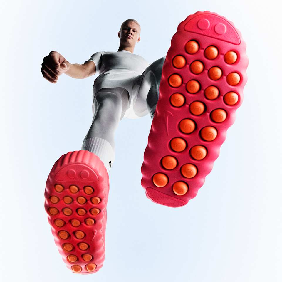 Nike Mind 001 Solar Red